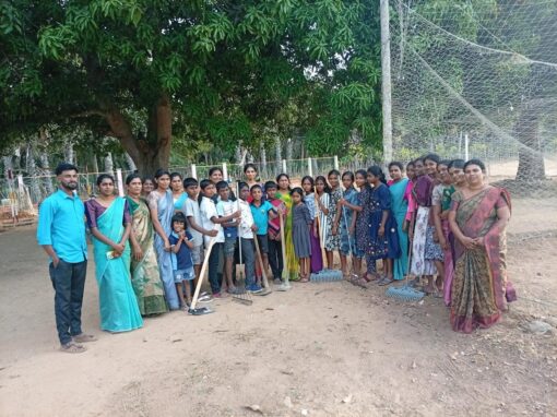 ரோயல் விளையாட்டு மைதானத்தில் சிரமதானப் பணியில் ஈடுபட்ட கடவுளின் அன்பு திட்ட சிறுவர்கள் ரோயல் விளையாட்டு மைதானத்தில் சிரமதானப் பணியில் ஈடுபட்ட கடவுளின் அன்பு திட்ட சிறுவர்கள்